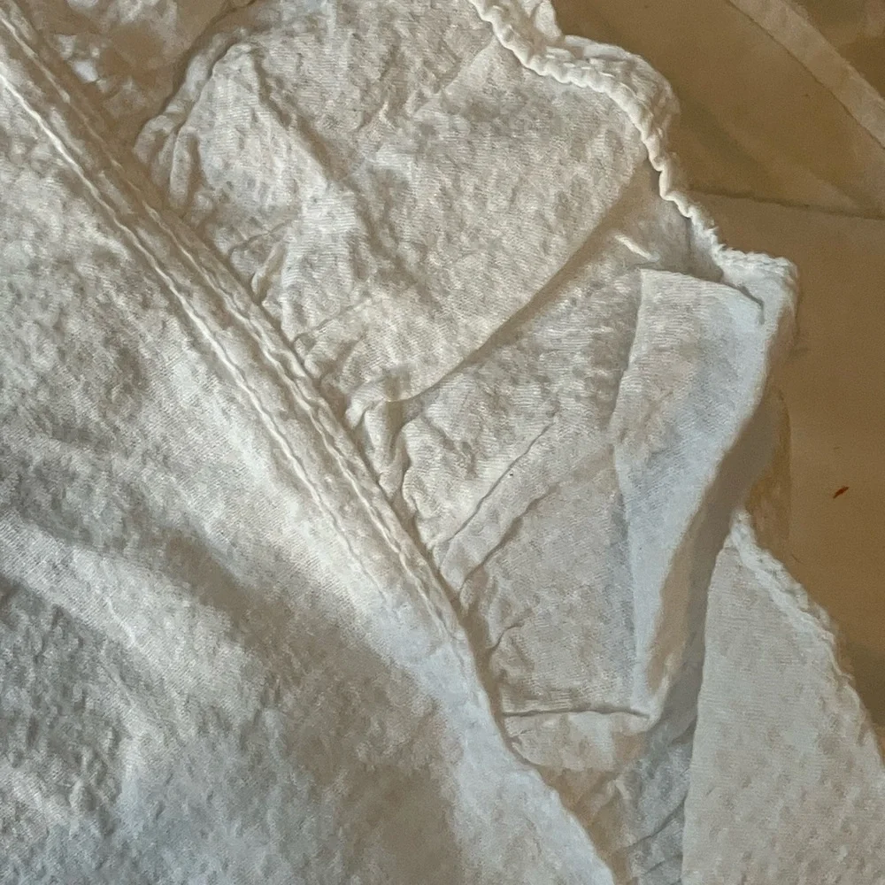 Seersucker lightweight bed cover / bedspread with ruffle classic beauty